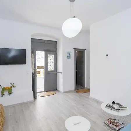 My Crown Suite, Hydra Port Apartment